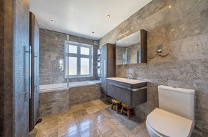 Family bathroom- click for photo gallery